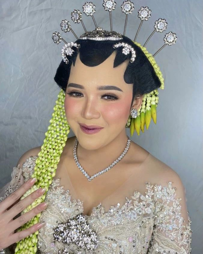 Mua @griyarias_rinukti
Bride @tikaindrawati

#theweddingsarea
#pernikahan.idaman
#pernikahanadat
#reference_wedding
#inspirasimakeupwedding
#modern.nikah
#muasolo
#muakaranganyar
#muaboyolali
#muasragen
#muasukoharjo
#muawonogiri
#muaklaten
#periasso